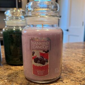 Yankee Candle Berry Bliss in Lavender